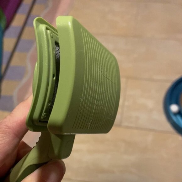 Large Pet Snuggle Bed in Husky Gray P.L.A.Y. + Safari Pet Brush + free toys/bed - Picture 7 of 8